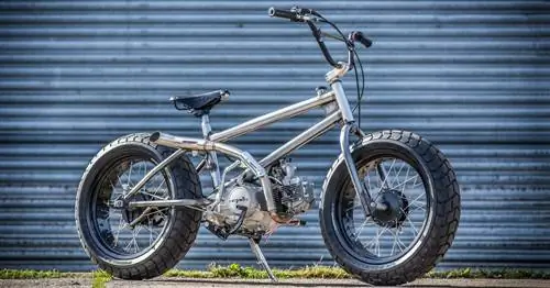 Этот моторизованный BMX объемом 140 куб.см ‘Fat Tracker’ Велосипед может развивать скорость до 60 миль в час