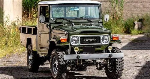 Блок аукциона: Toyota FJ-45 Land Cruiser 1983 г