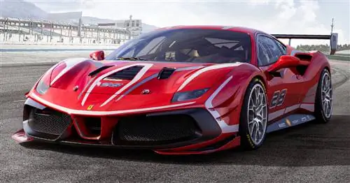 Ferrari’s 488 Challenge Evo - аэродинамический трековый гоночный автомобиль, которым вы можете владеть
