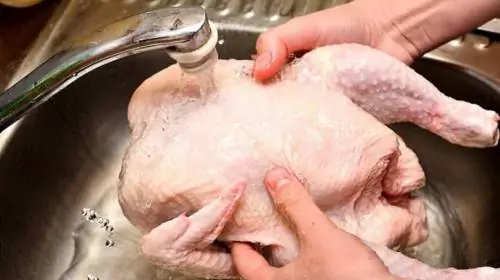Не переусердствуйте: 6 продуктов, которые не нужно стирать, а это даже опасно