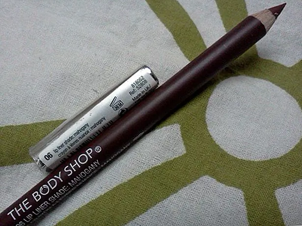 Body Shop Lip Liner 06 в красном дереве