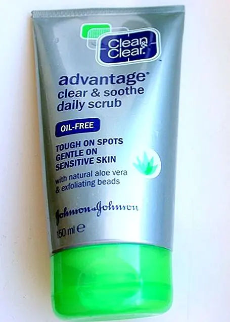 Чистое и ясное преимущество Clear and Soothe Daily Scrub Review