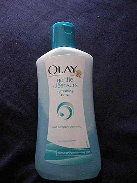 Olay Refreshing Toner является мягким и подходит для ежедневной чистки. Он будет работать для нормальной, сухой и комбинированной кожи. Тонер бледно-голубой по цвету и приятный запах, но не естественный. Это своего рода искусственный мягкий запах. У меня есть комбинированная кожа, и это хорошо очистило мою Т-зону. Все следы грязи и масла были удалены. Я мог чувствовать кожу в Т-зоне чистой. Однако на остальной части моего лица я почувствовал, что кожа немного сжалась, а не высохла, но немного напряглась. Это было только на некоторое время после использования тонера, а затем кожа почувствовала себя нормально. В целом, это хорошо работает для меня. Он хорошо очищает и тонизирует. У меня не было никакой отрицательной реакции на это. Olay Refreshing Toner является мягким и подходит для ежедневной чистки. Он будет работать для нормальной, сухой и комбинированной кожи. Тонер бледно-голубой по цвету и приятный запах, но не естественный. Это своего рода искусственный мягкий запах. У меня есть комбинированная кожа, и это хорошо очистило мою Т-зону. Все следы грязи и масла были удалены. Я мог чувствовать кожу в Т-зоне чистой. Однако на остальной части моего лица я почувствовал, что кожа немного сжалась, а не высохла, но немного напряглась. Это было только на некоторое время после использования тонера, а затем кожа почувствовала себя нормально. В целом, это хорошо работает для меня. Он хорошо очищает и тонизирует. У меня не было никакой отрицательной реакции на это.