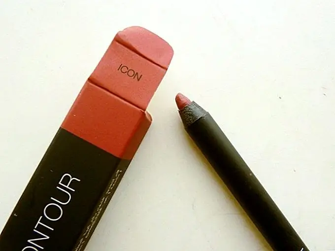 Когда я сравниваю это с Liquid Matte Icon - контур Lip Contour кажется немного более розовым, а жидкая версия немного ориентирована на персик. Обратитесь к #LOTD, совместно используемому вами, где я применил каждый продукт на одной половине моих губ. Оттенки все еще довольно близки и хорошо работают вместе. Когда я сравниваю это с Liquid Matte Icon - контур Lip Contour кажется немного более розовым, а жидкая версия немного ориентирована на персик. Обратитесь к #LOTD, совместно используемому вами, где я применил каждый продукт на одной половине моих губ. Оттенки все еще довольно близки и хорошо работают вместе.