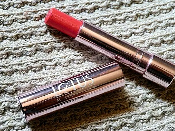 Таким образом, этот продукт принадлежит недавно выпущенным EcoStay Lip Colors от Lotus. Я был очень взволнован, когда увидел все цвета. Все они очень красивые и девчушки. У меня возникло искушение купить «Оранжевую мечту», но я знал, что Райса пересматривает их передо мной. Поэтому я исключил этот вариант. Я взял это вместо этого. Давайте узнаем, как это тарифицируется. Таким образом, этот продукт принадлежит недавно выпущенным EcoStay Lip Colors от Lotus. Я был очень взволнован, когда увидел все цвета. Все они очень красивые и девчушки. У меня возникло искушение купить «Оранжевую мечту», но я знал, что Райса пересматривает их передо мной. Поэтому я исключил этот вариант. Я взял это вместо этого. Давайте узнаем, как это тарифицируется.