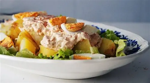 Холодный салат из картофеля и тунца