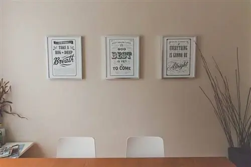 Как повесить картины без отверстий