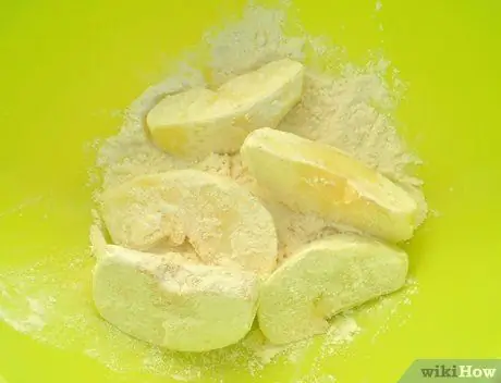 Приготовить жареный картофель с яблоками Шаг 3