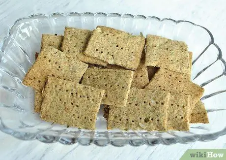 Приготовить крекеры из миндальной мякоти Шаг 10 Приготовить крекеры из миндальной мякоти Шаг 10