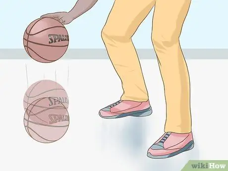 Прокачайте баскетбольный мяч Spalding Neverflat, шаг 1