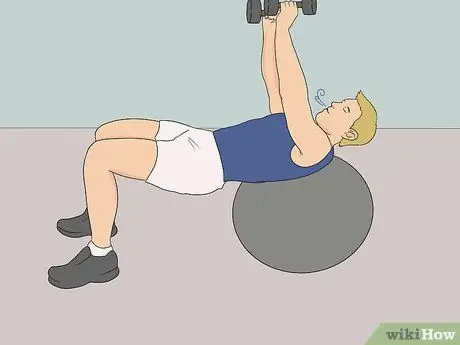 Жим гантелей от груди с мячом в балансе Step 6 Жим гантелей от груди с мячом в балансе Step 6