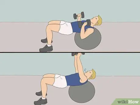 Жим гантелей от груди с мячом в балансе Step 7 Жим гантелей от груди с мячом в балансе Step 7