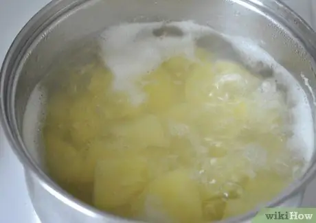 Приготовить вареники из картофеля и сыра, шаг 2 Приготовить вареники из картофеля и сыра, шаг 2