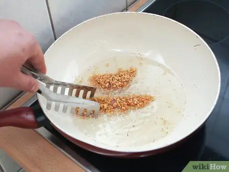 Приготовить куриные пальцы, покрытые киноа, шаг 12