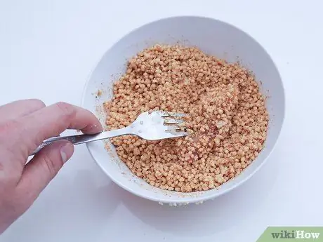 Приготовить куриные палочки, покрытые киноа, шаг 5