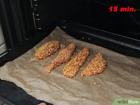 Приготовить куриные пальцы, покрытые киноа, шаг 8