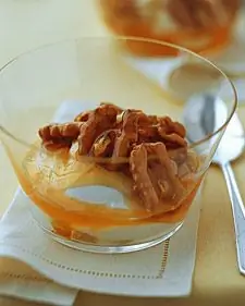 Йогурт с медом и грецкими орехами