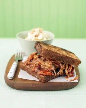 Жареная курица на чесночном тосте