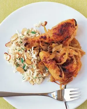 Запеченная курица и лук