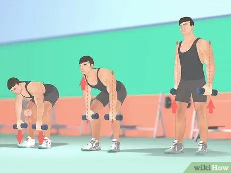 Тренируйте спину с гантелями, шаг 1 Тренируйте спину с гантелями, шаг 1