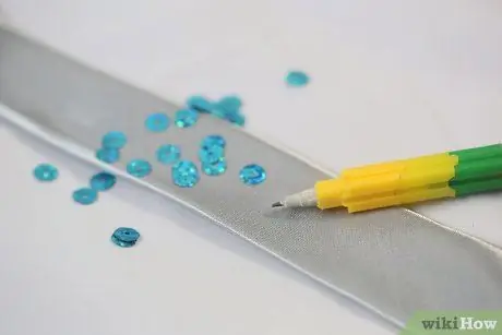 Прикрепите блестки с помощью клея Шаг 1 Прикрепите блестки с помощью клея Шаг 1