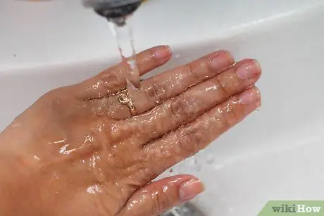 Прикрепляем пайетки с помощью клея Шаг 12 Прикрепляем пайетки с помощью клея Шаг 12