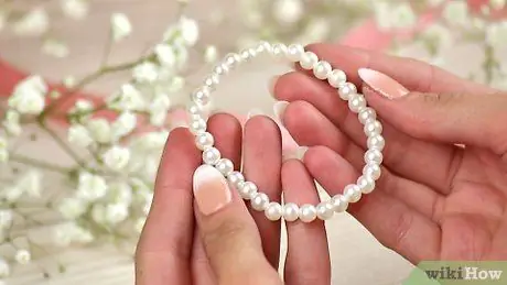 Сделайте корсаж на запястье. Шаг 5 Сделайте корсаж на запястье. Шаг 5
