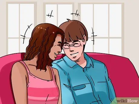 Поцелуй девушку в шею, шаг 2 Поцелуй девушку в шею, шаг 2