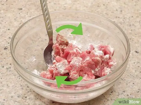 Приготовить нарезанную кубиками говядину, шаг 3 Приготовить нарезанную кубиками говядину, шаг 3