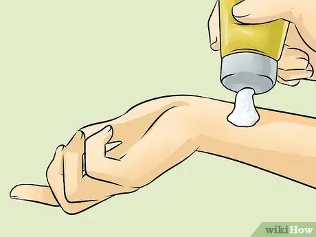 Нанесите солнцезащитный крем Step 5