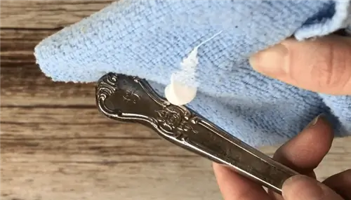 12 удивительных вещей, которые можно очистить зубной пастой