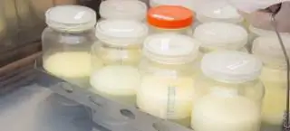 Бутылочки с грудным молоком для пожертвований Бутылочки с грудным молоком для пожертвований