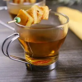 Чашка чая с шашлыком из ананаса - Фото: Lipton/Disclosure