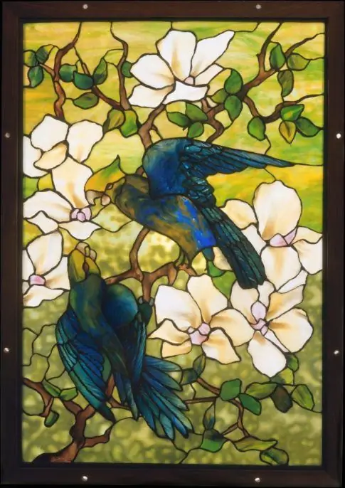 Луи Комфорт Тиффани, Tiffany Studios, Гибискус и попугаи (около 1910-1920). Предоставлено Метрополитен-музеем