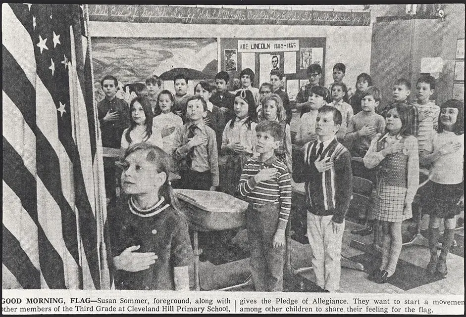 Без названия, из серии Daily Photographs, 1969-70. Серебряно-желатиновый отпечаток, 14 15/16 x 21 7/8 дюйма (38 x 55,5 см). Художественная галерея Йельского университета, Фонд Джанет и Симеона Брагуин. © Дональд Блумберг