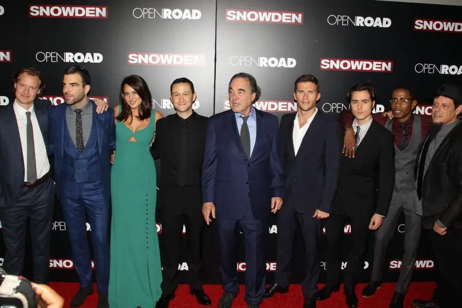Актеры Сноудена на премьере фильма "Сноуден" в Нью-Йорке - Фото Getty Images Актеры Сноудена на премьере фильма "Сноуден" в Нью-Йорке - Фото Getty Images