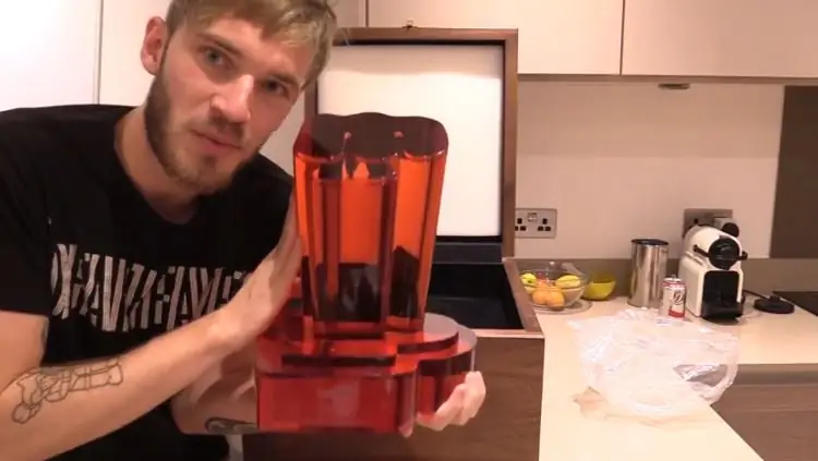 Фотография кнопки Ruby Play от PewDiePie продается на eBay за более чем 60 000 долларов