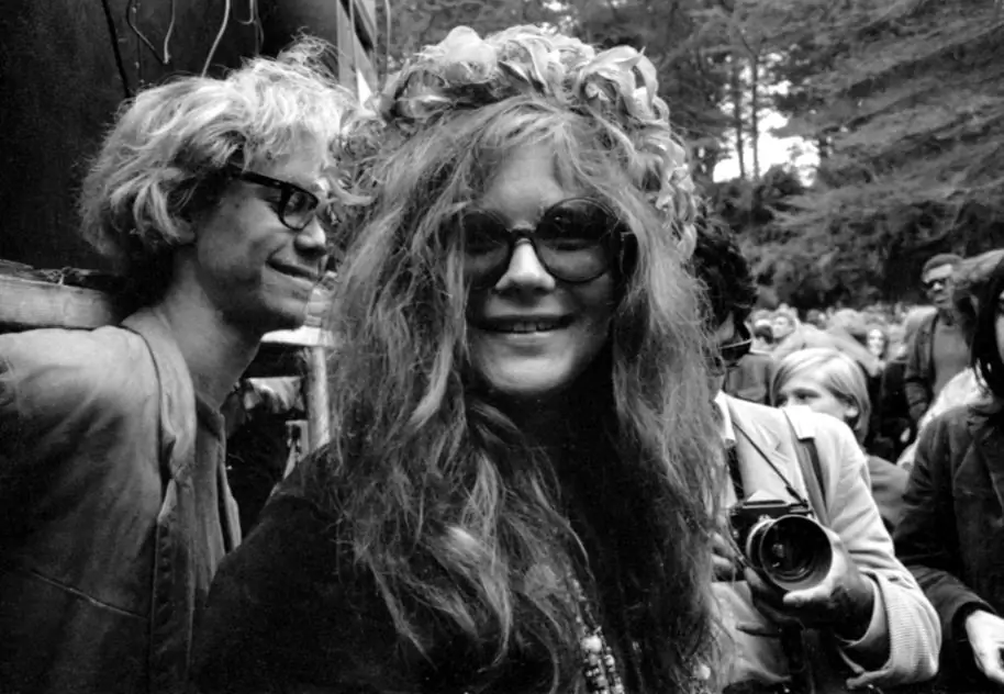 ПРИБЛИЗИТЕЛЬНО 1970: Фотография Дженис Джоплин Фото Майкла Окса Архив / Getty Images ПРИБЛИЗИТЕЛЬНО 1970: Фотография Дженис Джоплин Фото Майкла Окса Архив / Getty Images