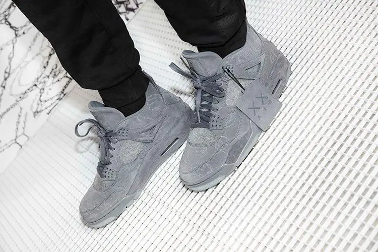 Jordan x KAWS представили шоу в стиле стритстайл