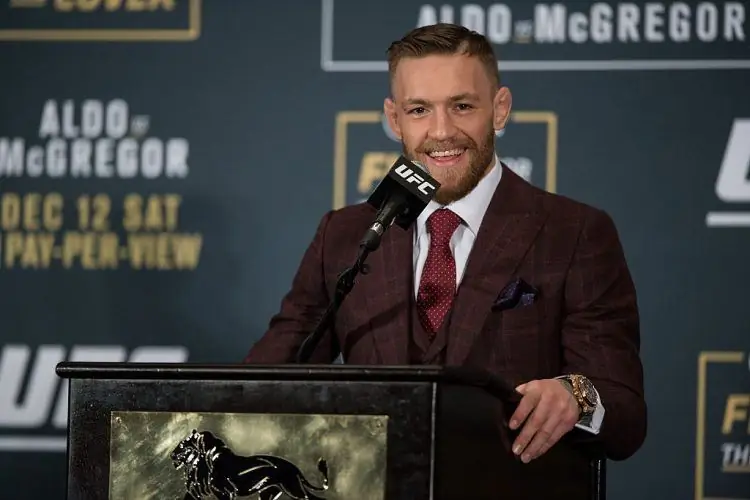 Конор МакГрегор в костюме UFC194 Конор МакГрегор в костюме UFC194