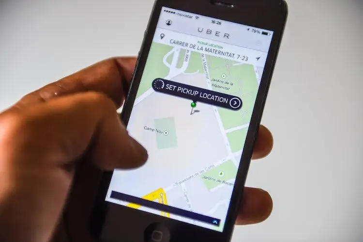 Француз подал в суд на Uber на более чем 47 миллионов долларов, утверждая, что сбой позволил его жене узнать о делах