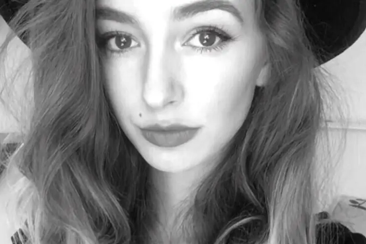 Девушка из Tinder претендует на звание самой правдоподобной женщины