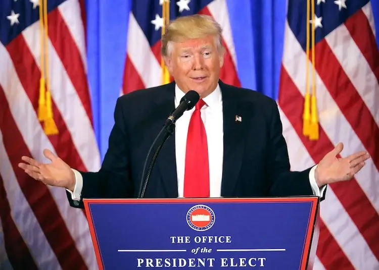 Мужчина из Техаса так любит нового президента, что сделал татуировку «Трамп» на шее