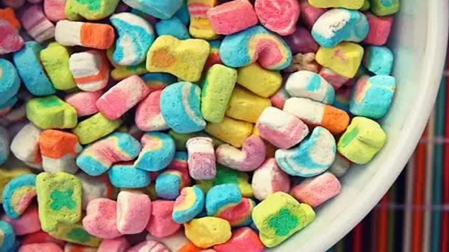 Все хлопья Lucky Charms исчезли, но зефир остался Все хлопья Lucky Charms исчезли, но зефир остался