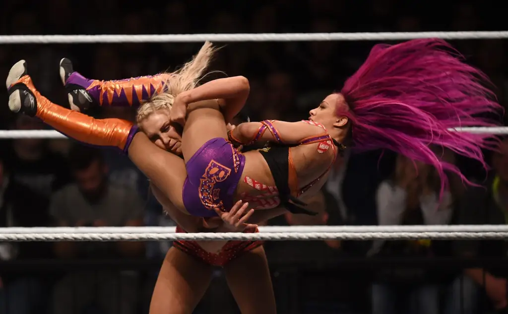Женщины наконец-то берут на себя инициативу в новой WWE