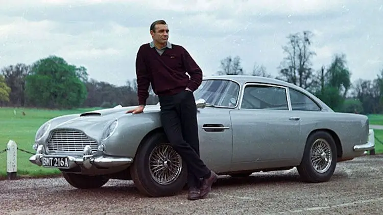 12. Aston Martin DB5 Джеймса Бонда 12. Aston Martin DB5 Джеймса Бонда