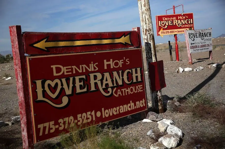 Деннис Хоф, Moonlite Bunnyranch Деннис Хоф, Moonlite Bunnyranch
