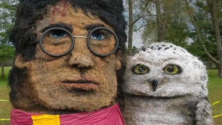 Художник Hay Bale воссоздает культовых персонажей для Хэллоуина