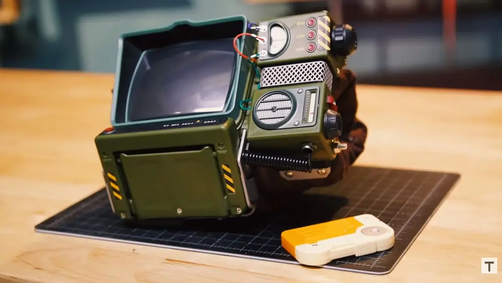 Одобрено Vault-Tec: конструктор Fallout Pip-Boy Одобрено Vault-Tec: конструктор Fallout Pip-Boy