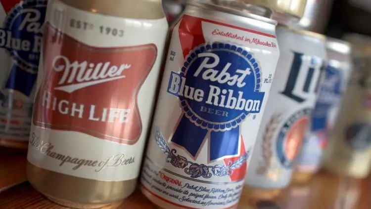 Утолите жажду ностальгии с помощью этих 7 сортов пива «Dad Beers»